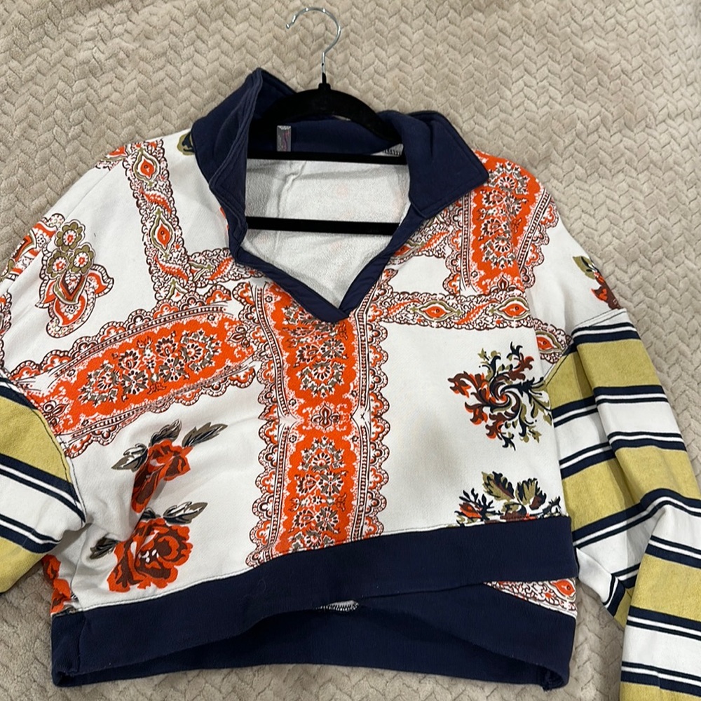 Free People Movement patterned cropped sweatshirt. Perfect condition!
